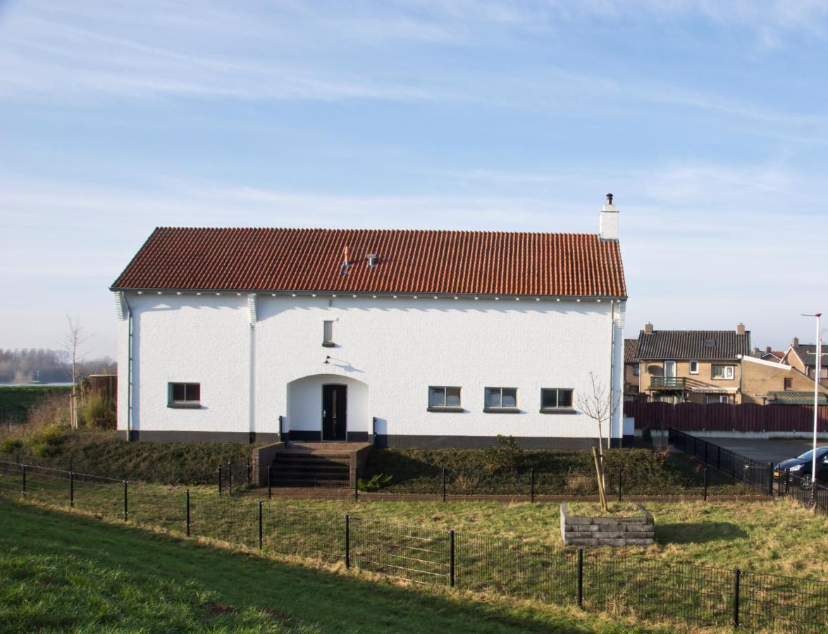 B&B Pompgebouw Aan De Rijn Tolkamer Luaran gambar