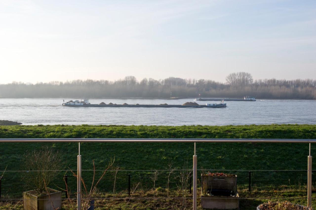 B&B Pompgebouw Aan De Rijn Tolkamer Luaran gambar