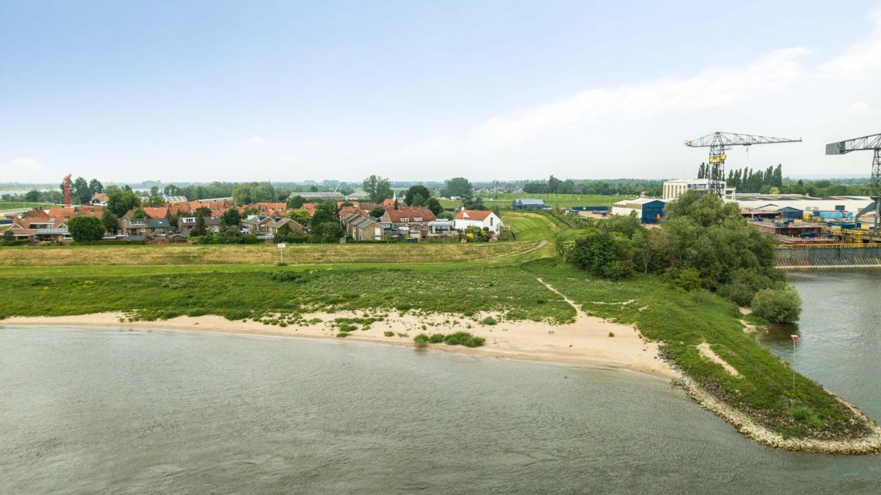 B&B Pompgebouw Aan De Rijn Tolkamer Luaran gambar
