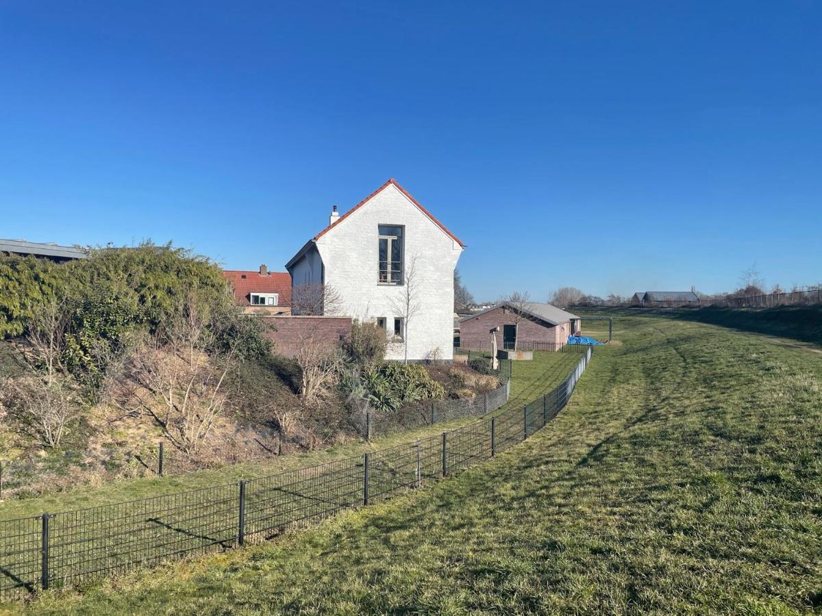B&B Pompgebouw Aan De Rijn Tolkamer Luaran gambar